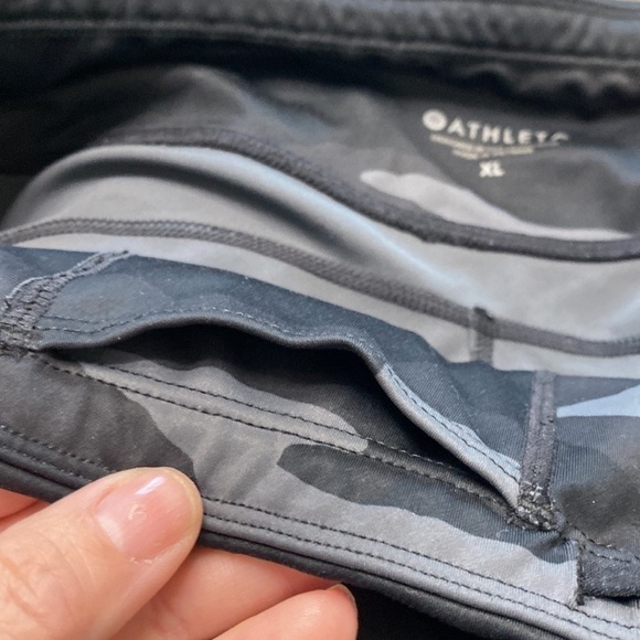 Athleta black camo crop leggings size XL. - Picture 16 of 16